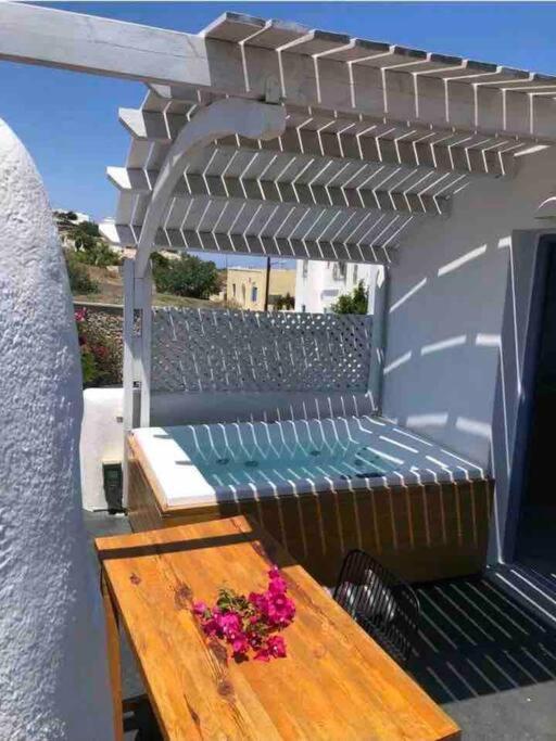 Jaccuzzi Romantic In Firostefani,sea View!