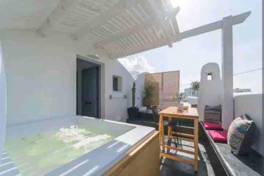 Jaccuzzi Romantic In Firostefani,sea View! Apartment Fira (Santorini)