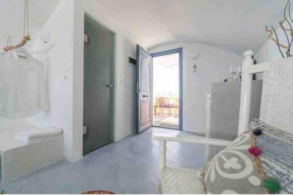 Jaccuzzi Romantic In Firostefani,sea View! Apartment *
