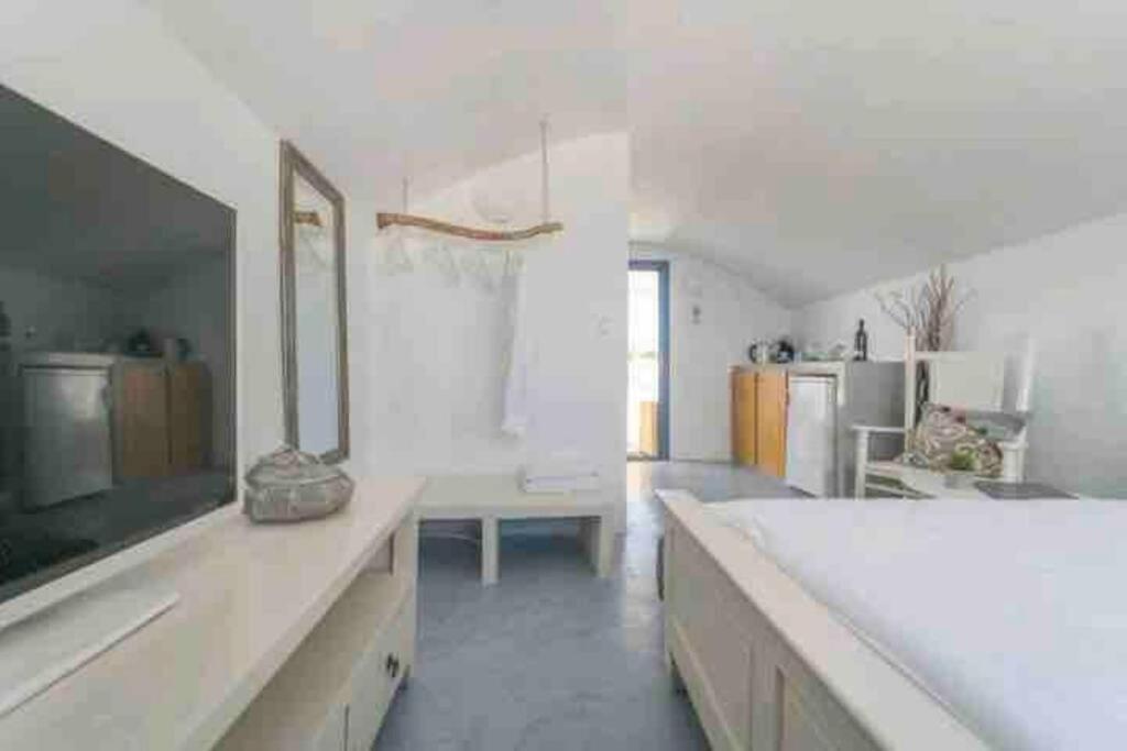 Apartment Jaccuzzi Romantic In Firostefani,sea View!