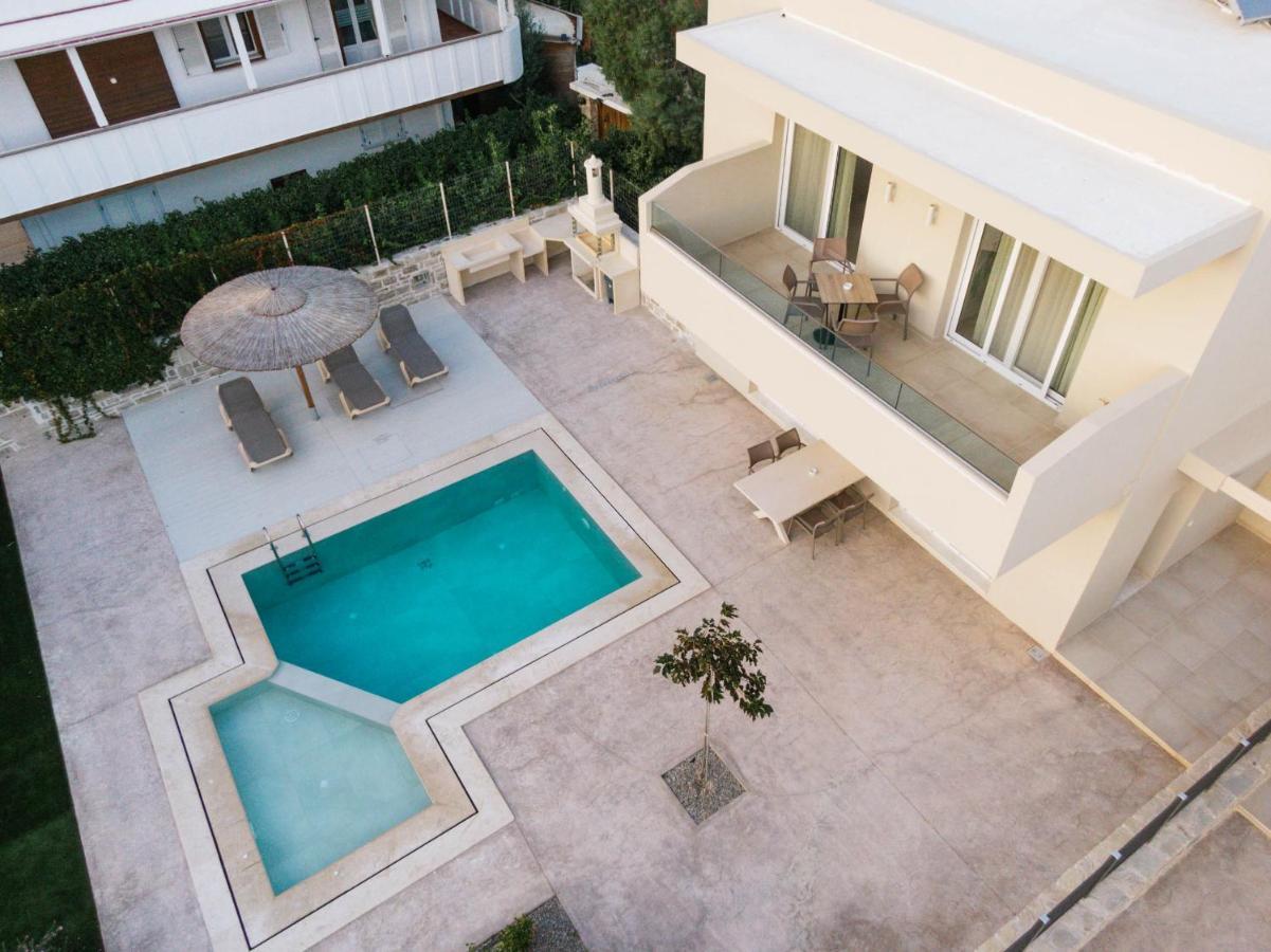 Luna With Swimming Pool In Villa Pitsidia