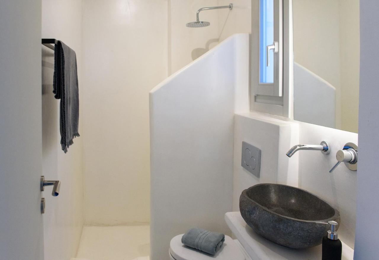 Black Shade Apartment Fira (Santorini)