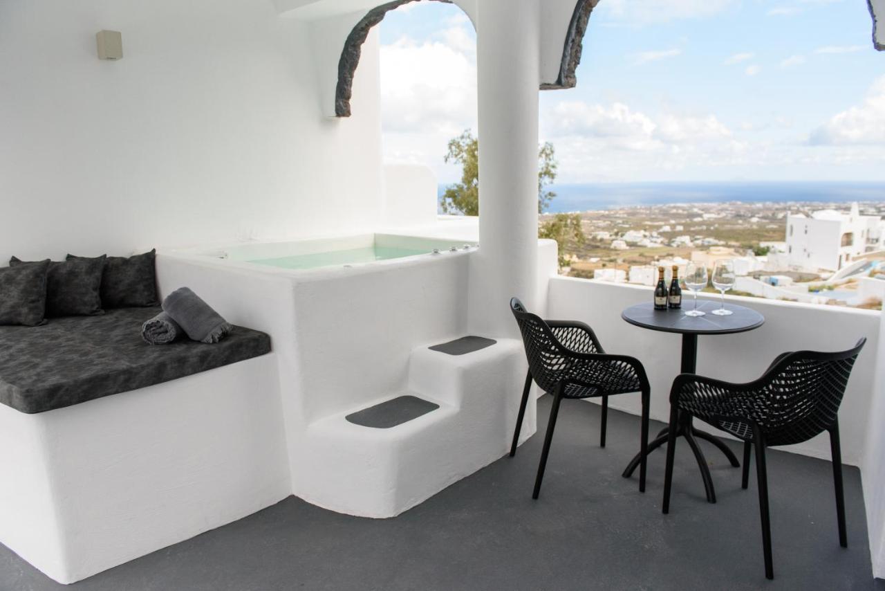 Black Shade * Fira (Santorini)