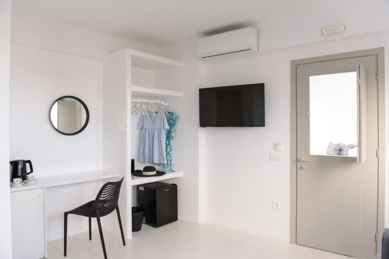 Black Shade Apartment Fira (Santorini)
