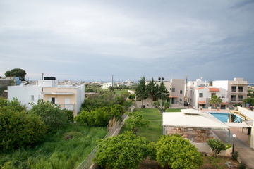Theoni *