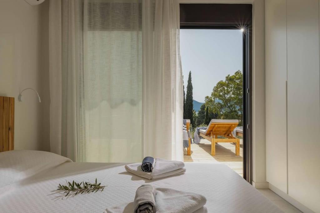 Zaverda - Tranquil Haven: Luxury With Private Pool Palairos