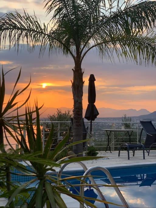 Marine's Lux Villa:golden Sunset