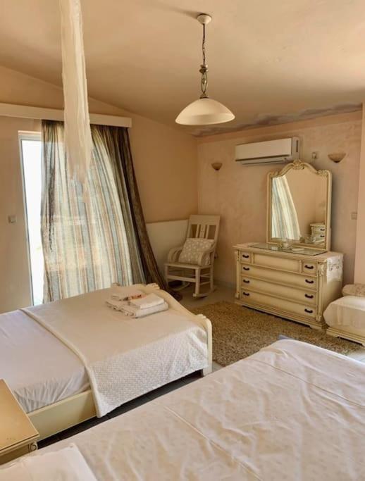 Marine's Lux Villa:golden Sunset