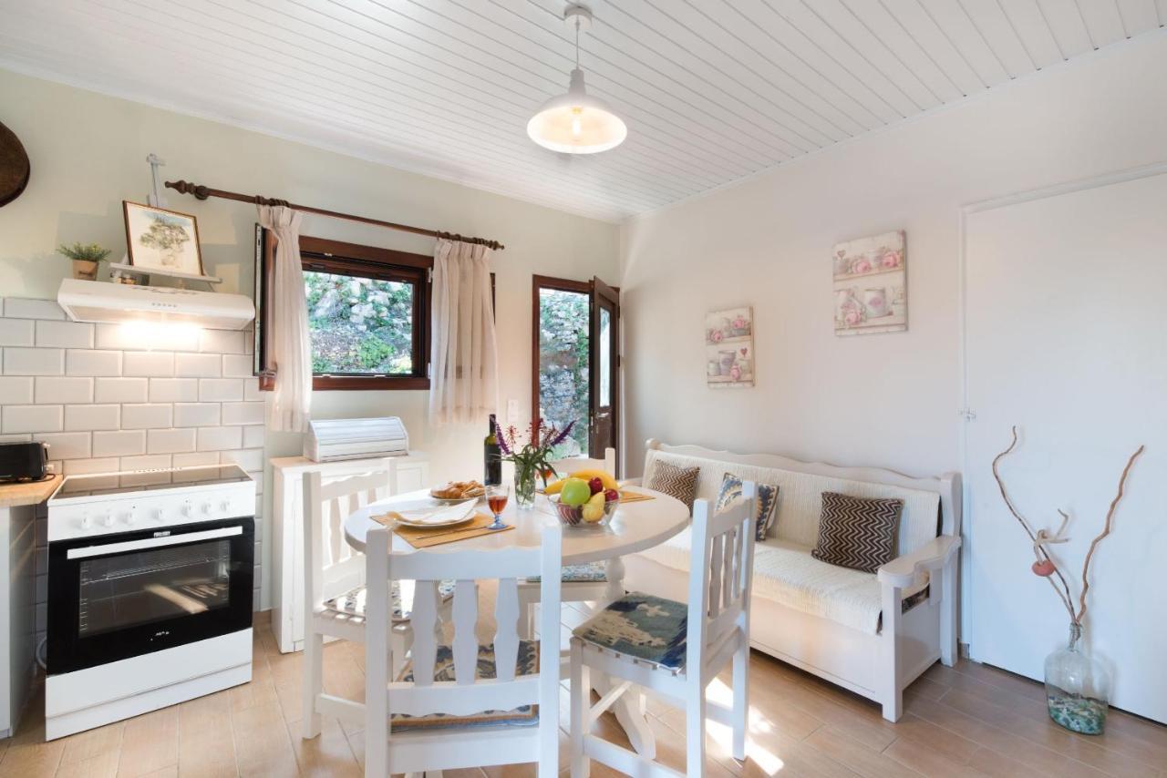 Aglaia Apartment *