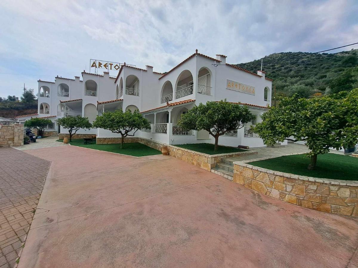 Aparthotel Aretousa