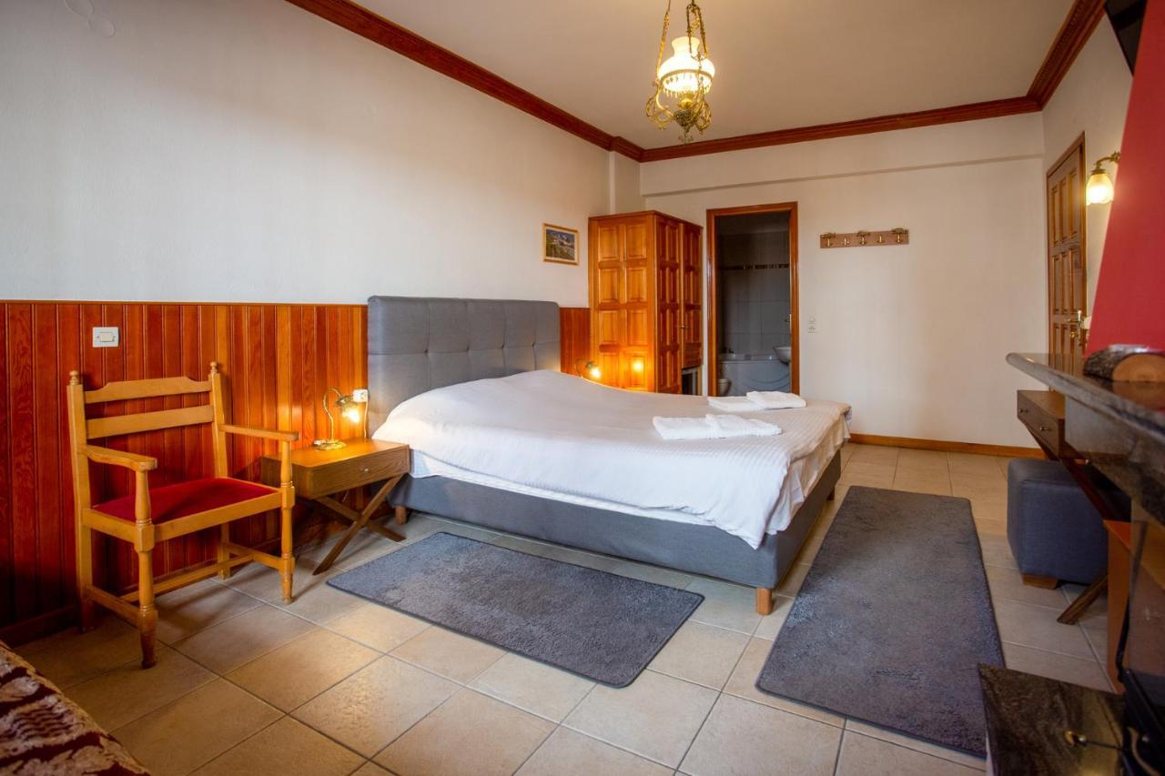 Adonis Hotel