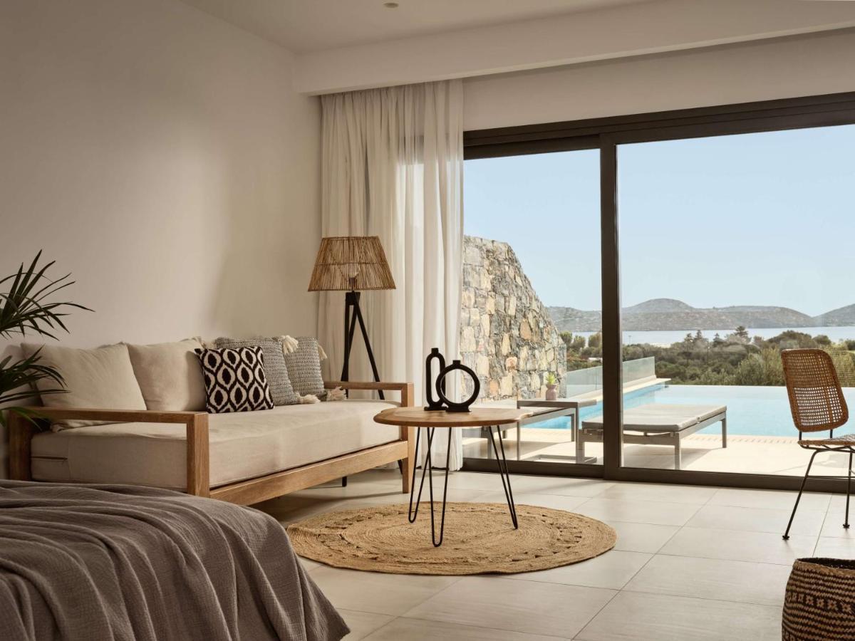 Palm & Hotel