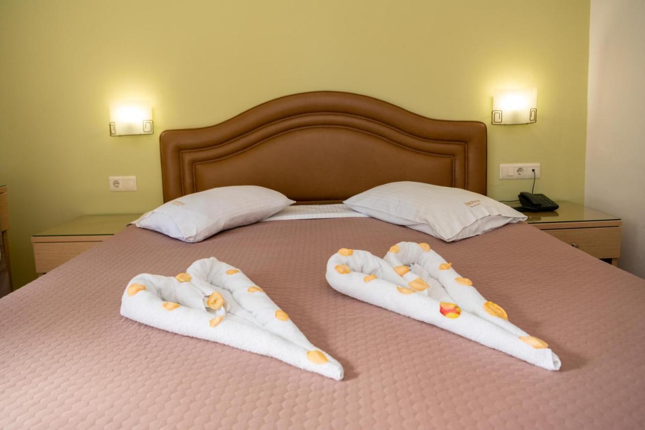 Kronos Hotel