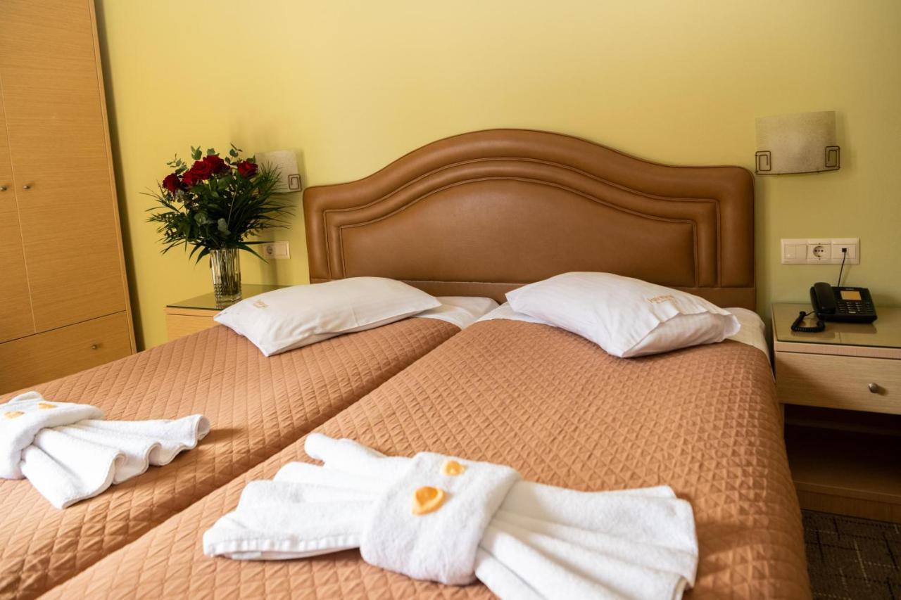 Kronos Hotel 2*