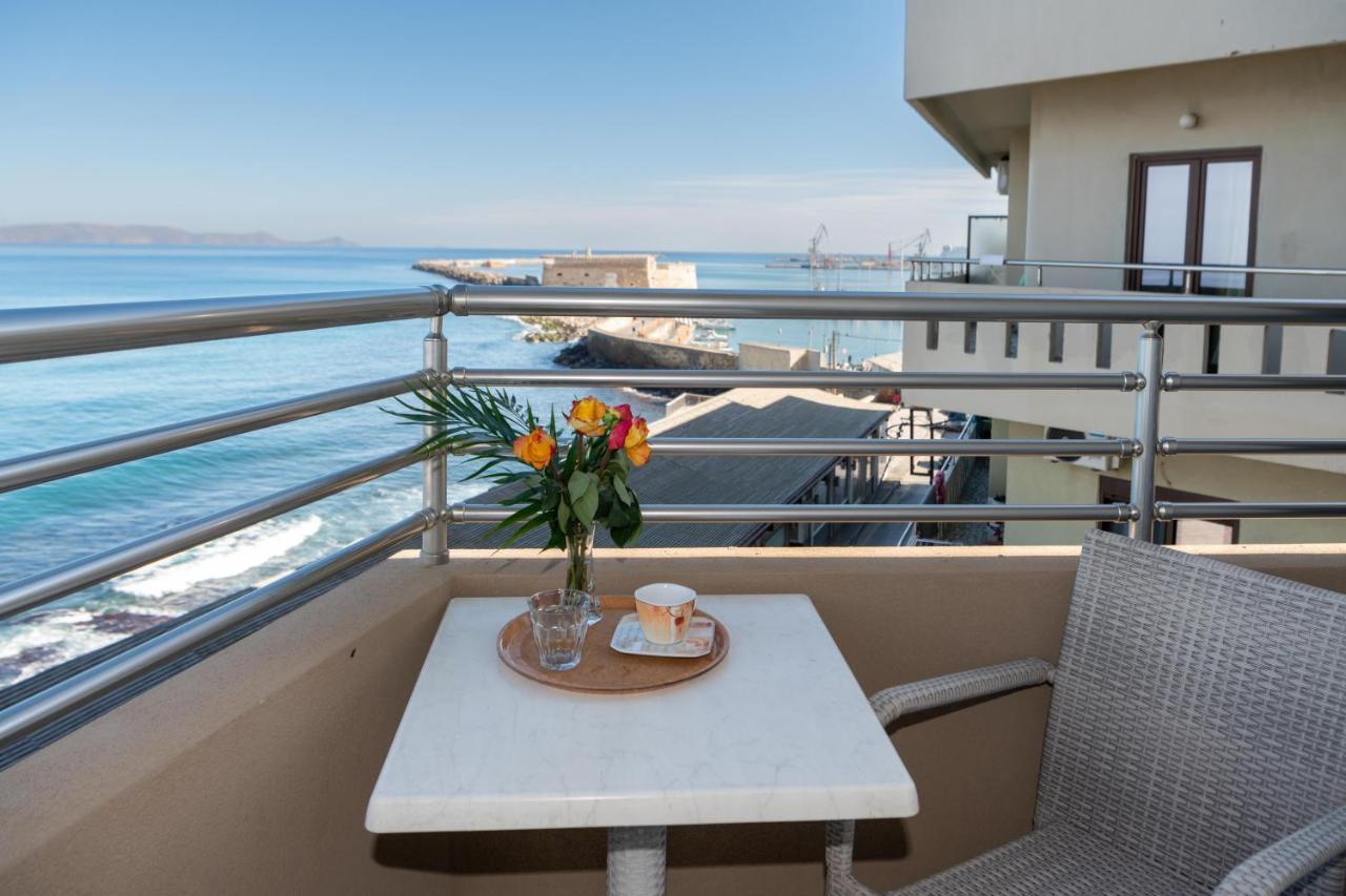 Kronos Hotel