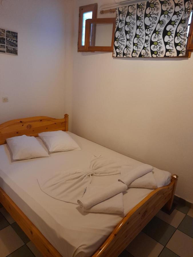 Siroco's And Parikia (Paros)