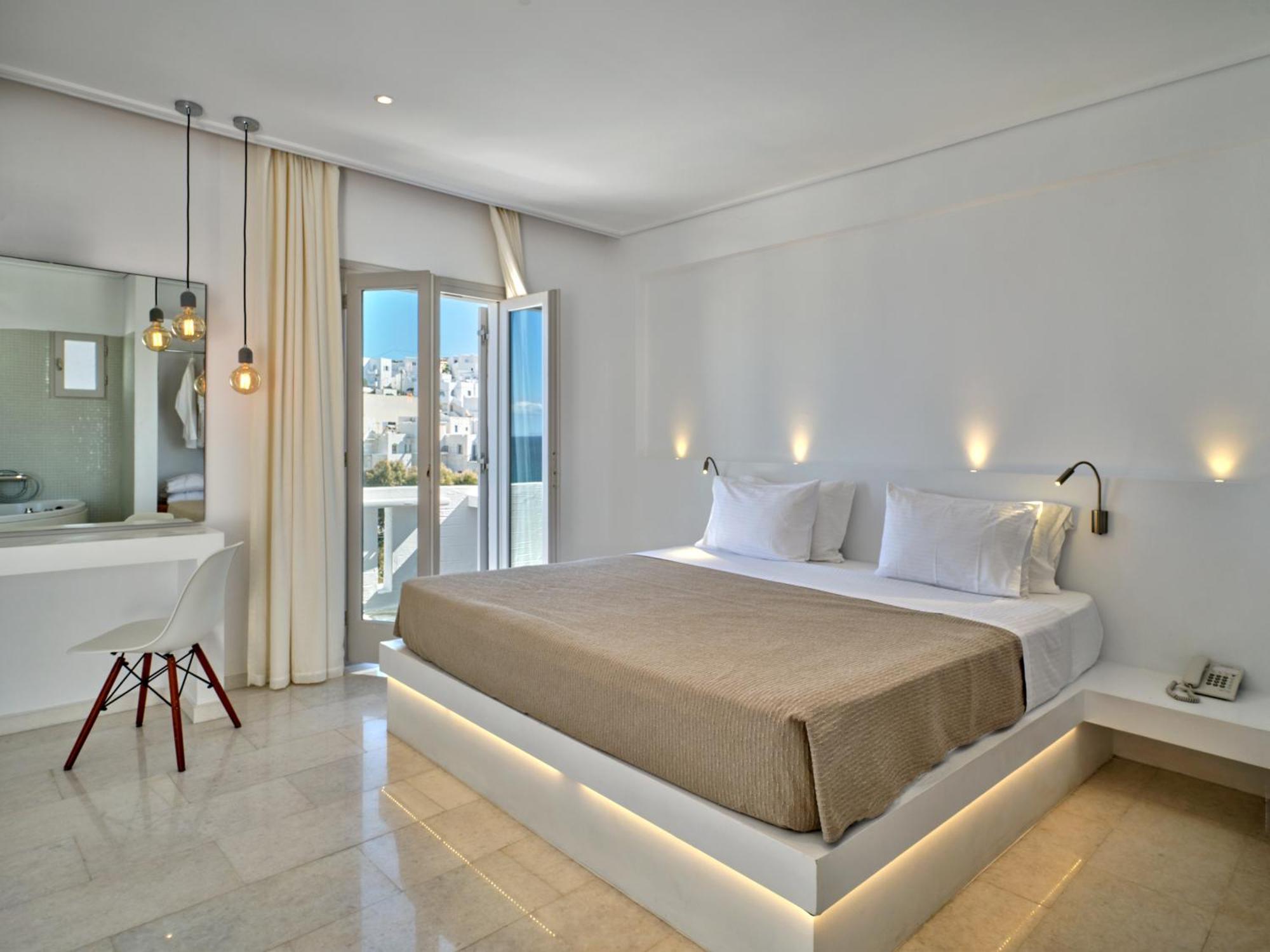 Hotel Kanale's & Naousa (Paros)