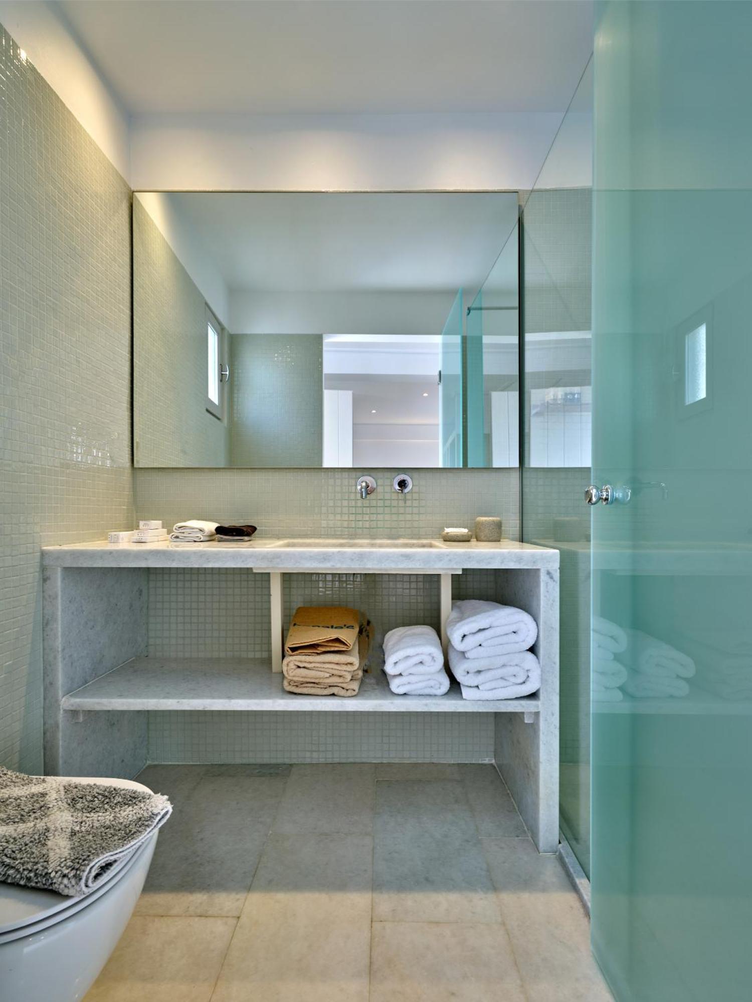 Kanale's & Hotel Naousa (Paros)