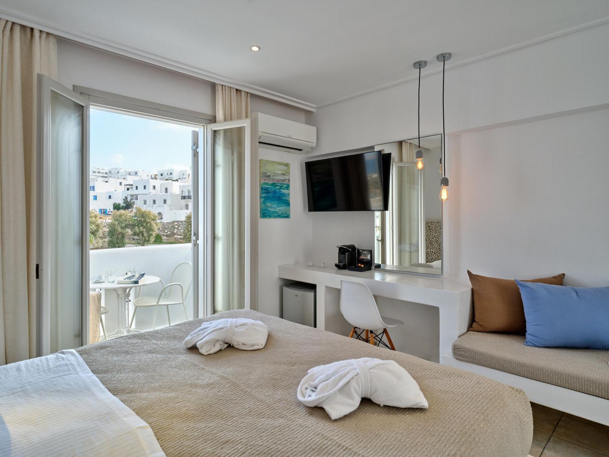 Hotel Kanale's & Naousa (Paros)