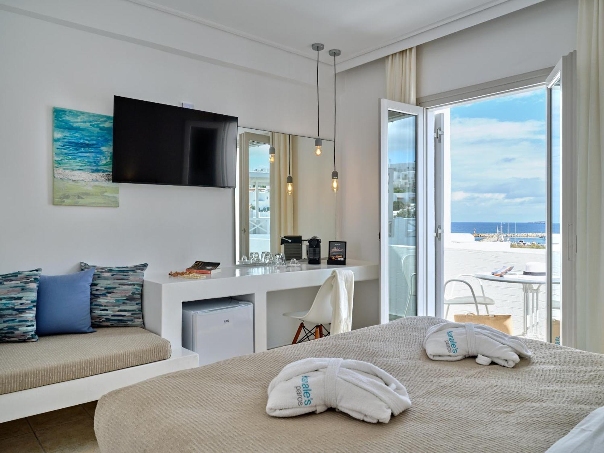 Kanale's & Hotel Naousa (Paros)