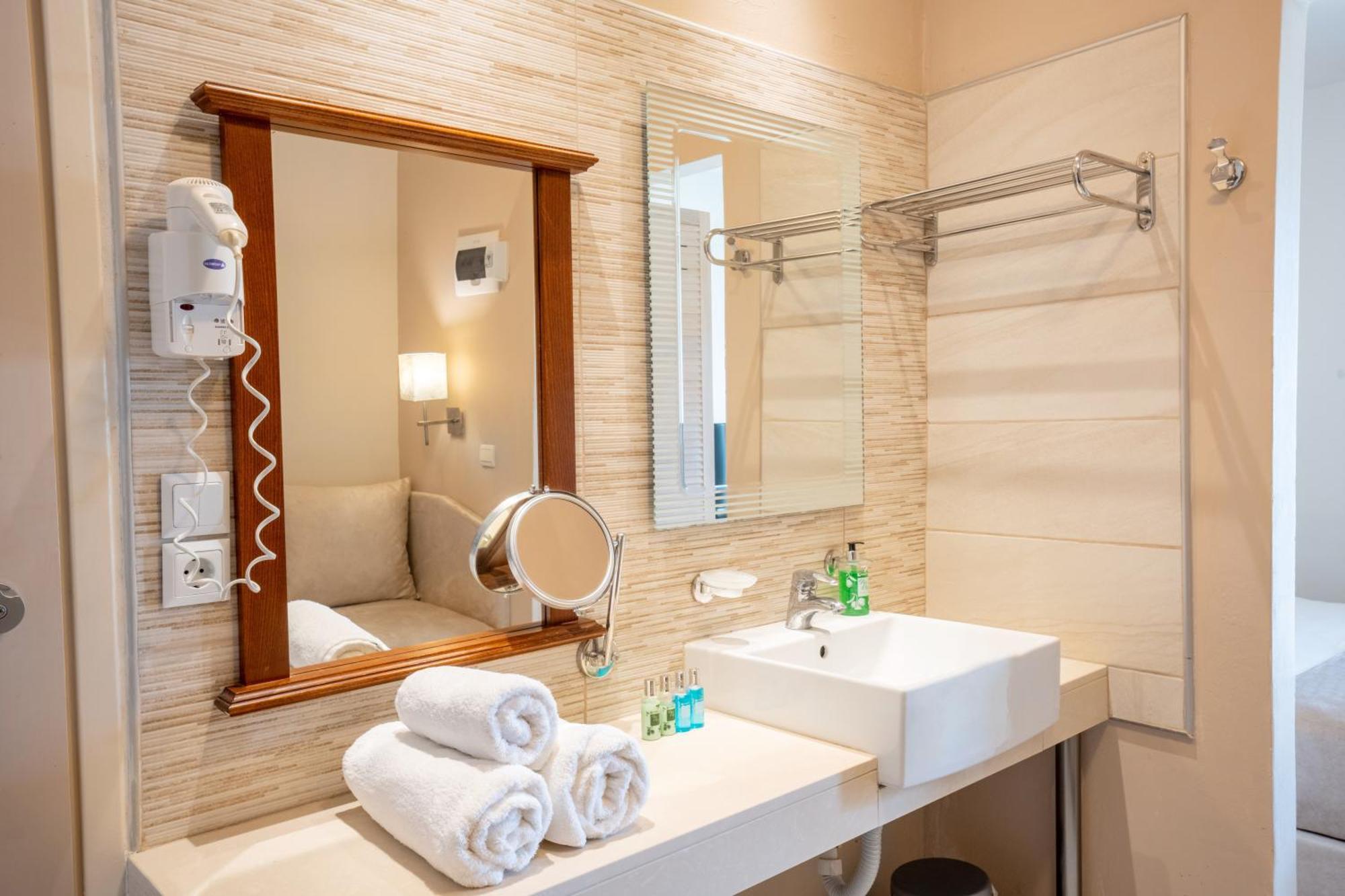Philoxenia & Aparthotel