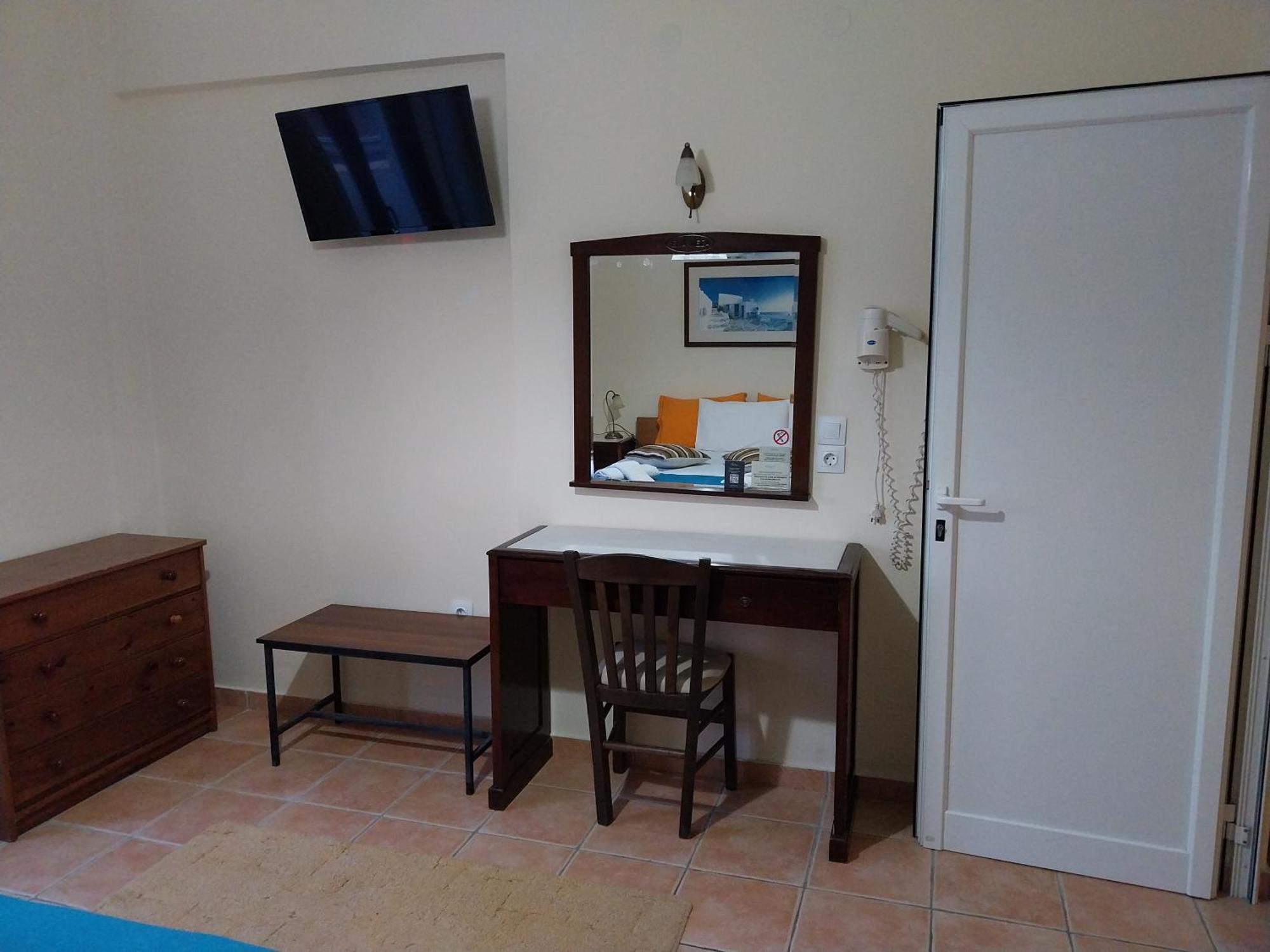 Ela Mesa 4*