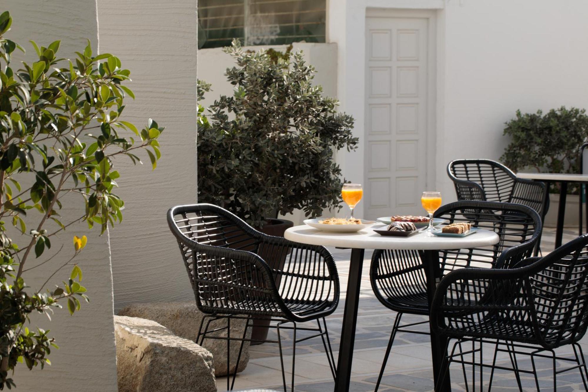 Iria Art Hotel 4*