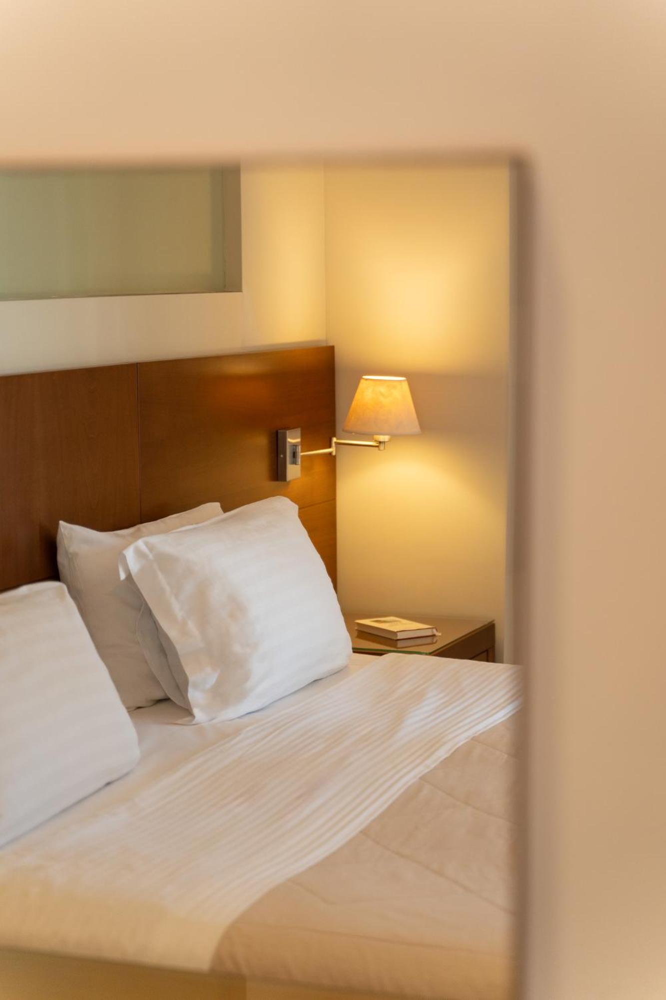 Niriides Luxury Villas Hotel 3*