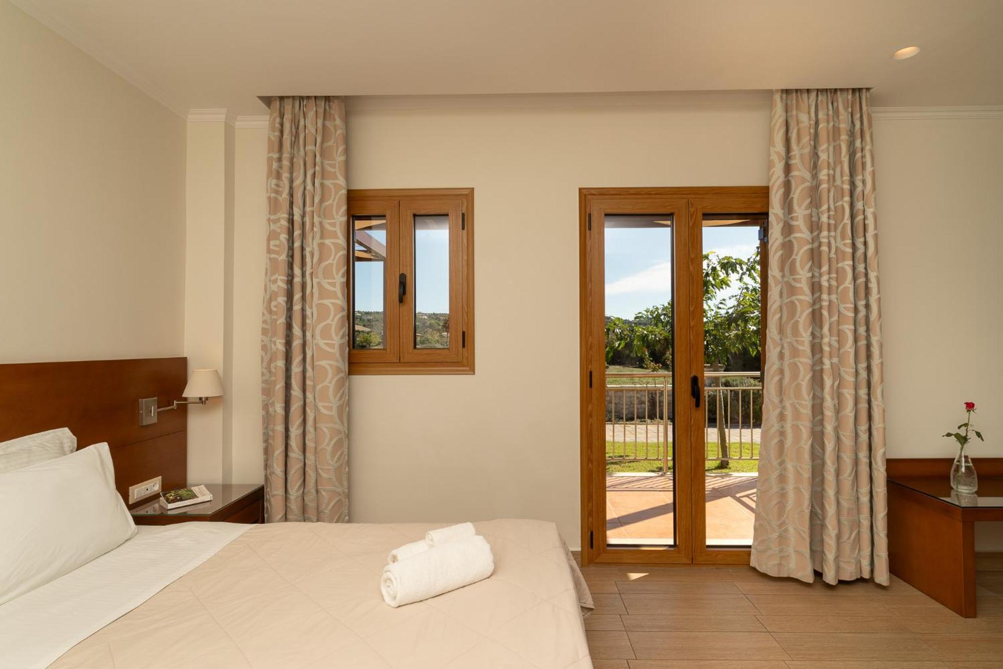 Hotel Niriides Luxury Villas 3*