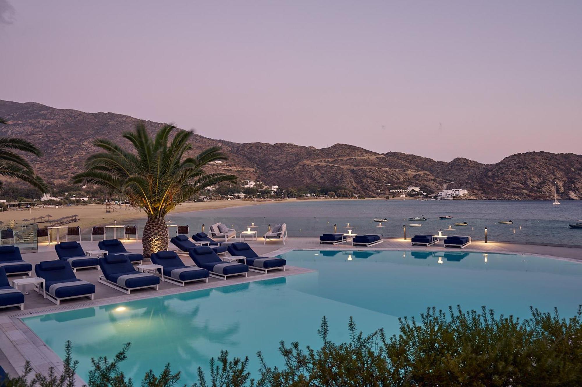 Ios Palace & Mylopotas