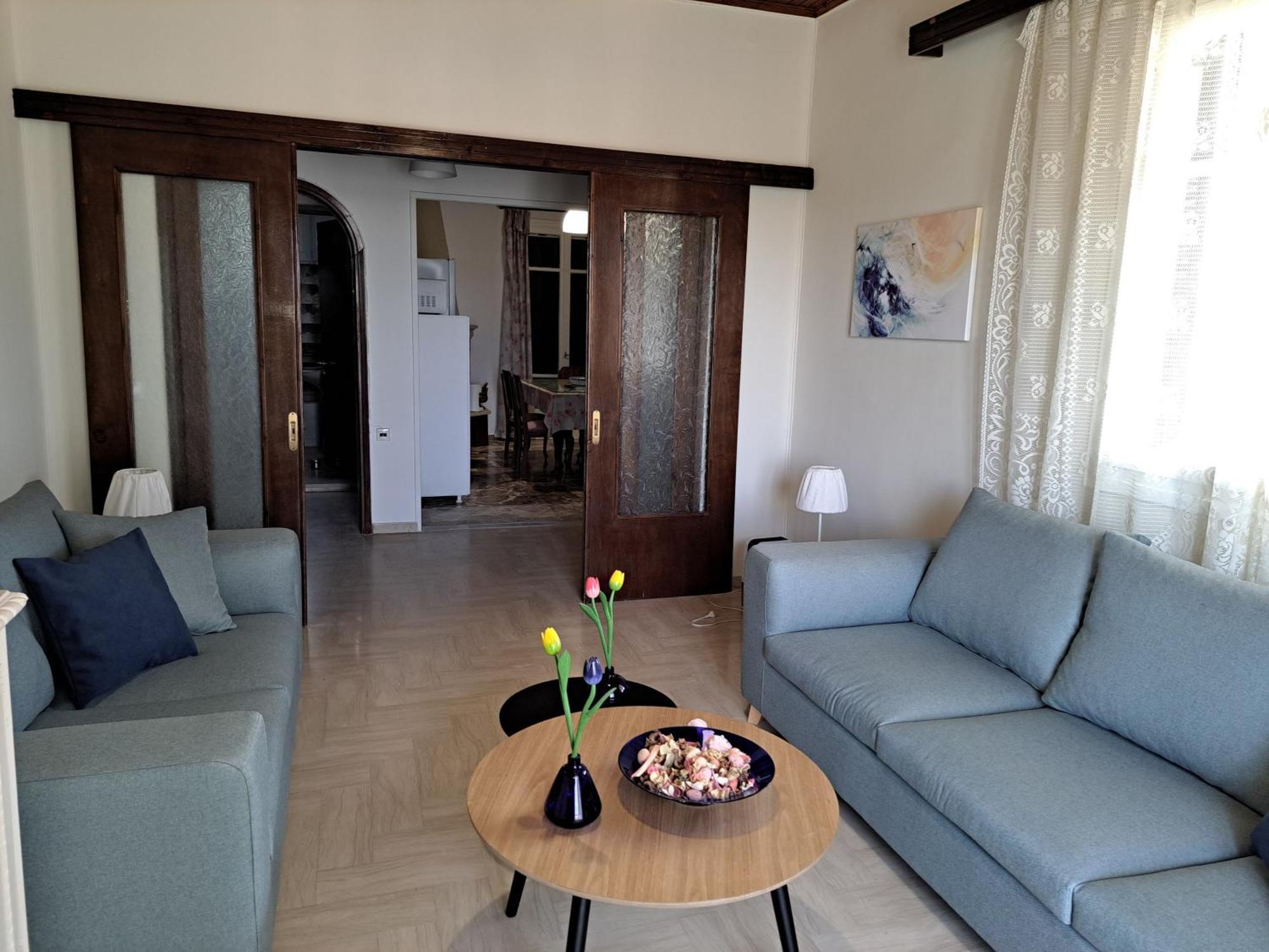 Giorgos House *