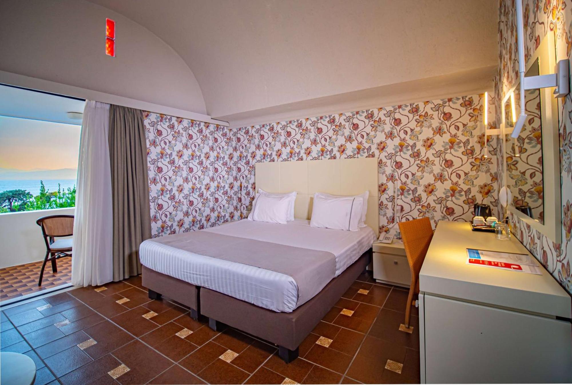 Ramada Poseidon Hotel 5*