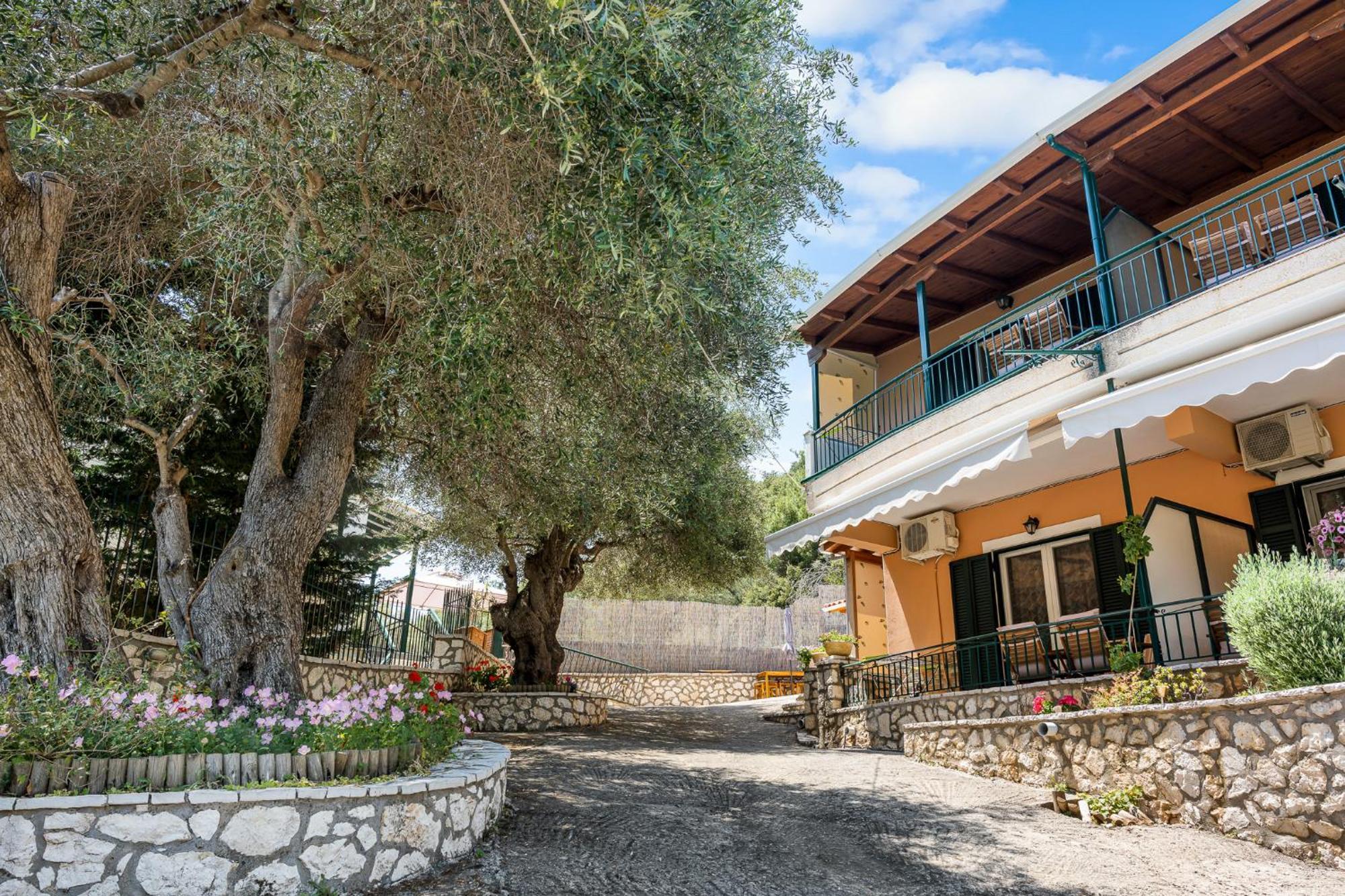 Rania Agios Nikitas