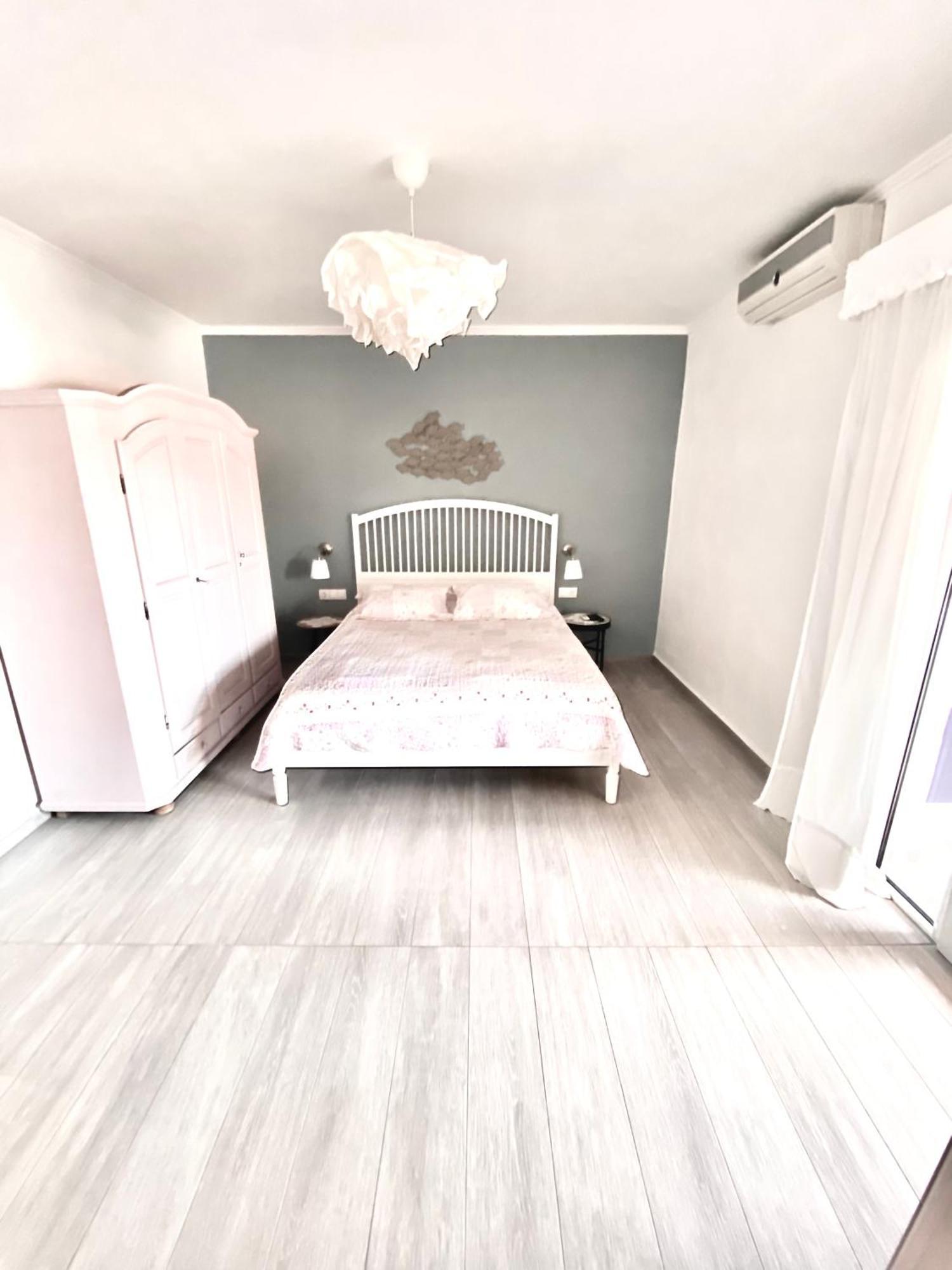 Apartment T H E Berlin And Nea Vrasna