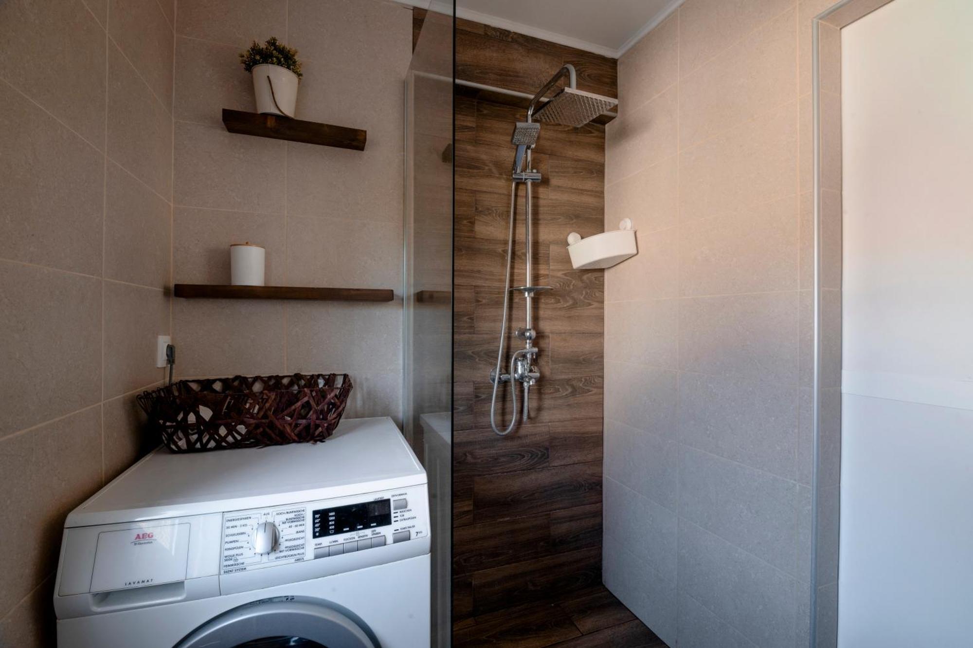 Omonia House 2 *