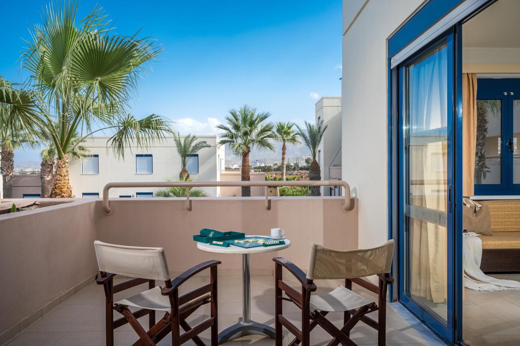 Hotel Meropi & 4*