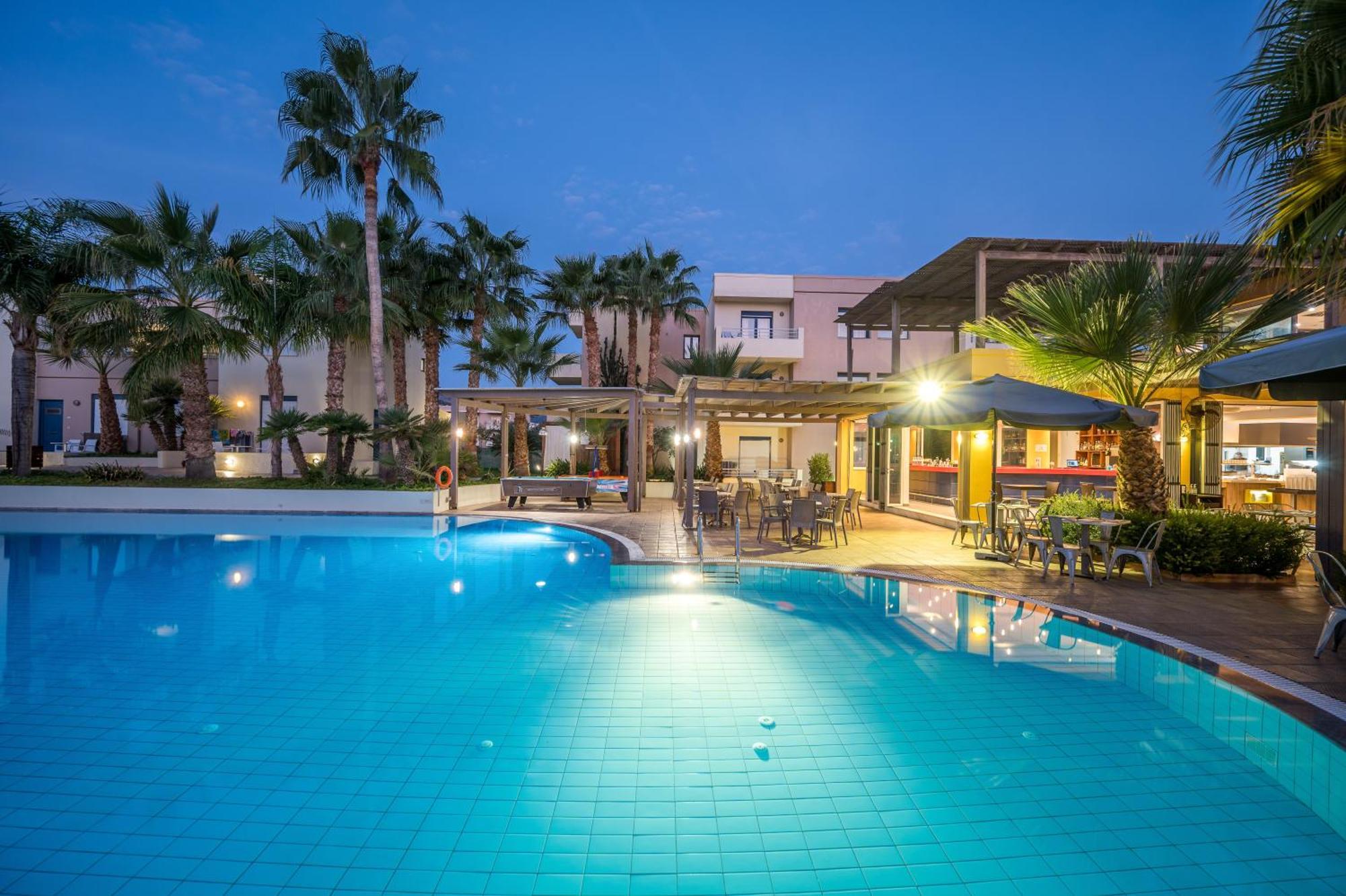 Hotel Meropi & 4*
