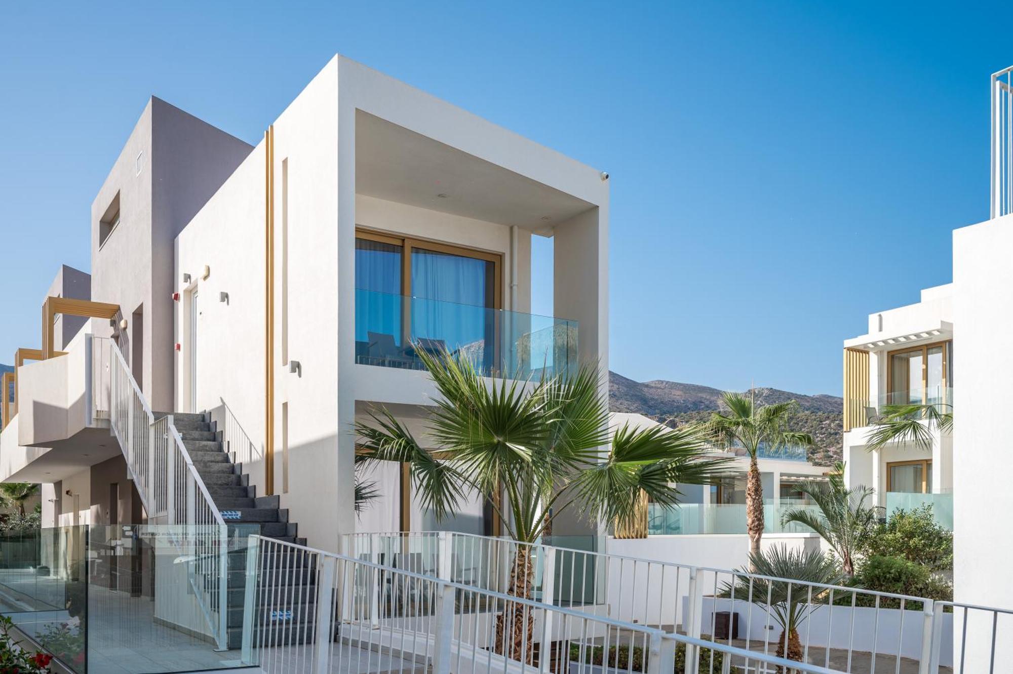 Hotel Meropi & 4*