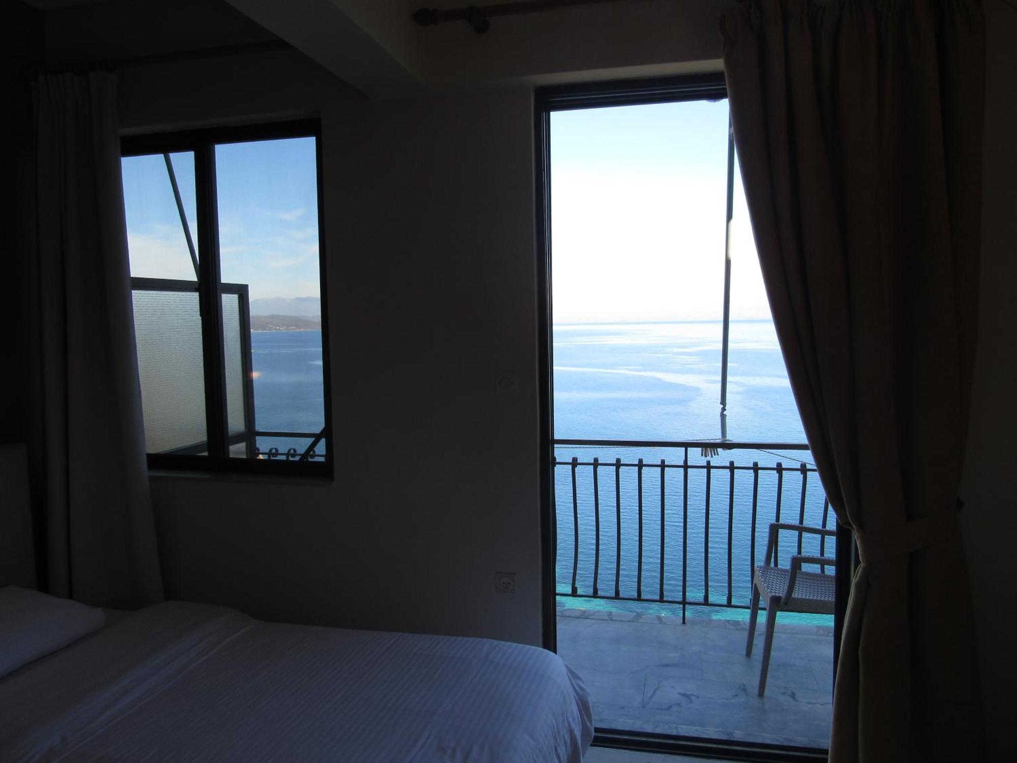 Kallisto Aparthotel 2*