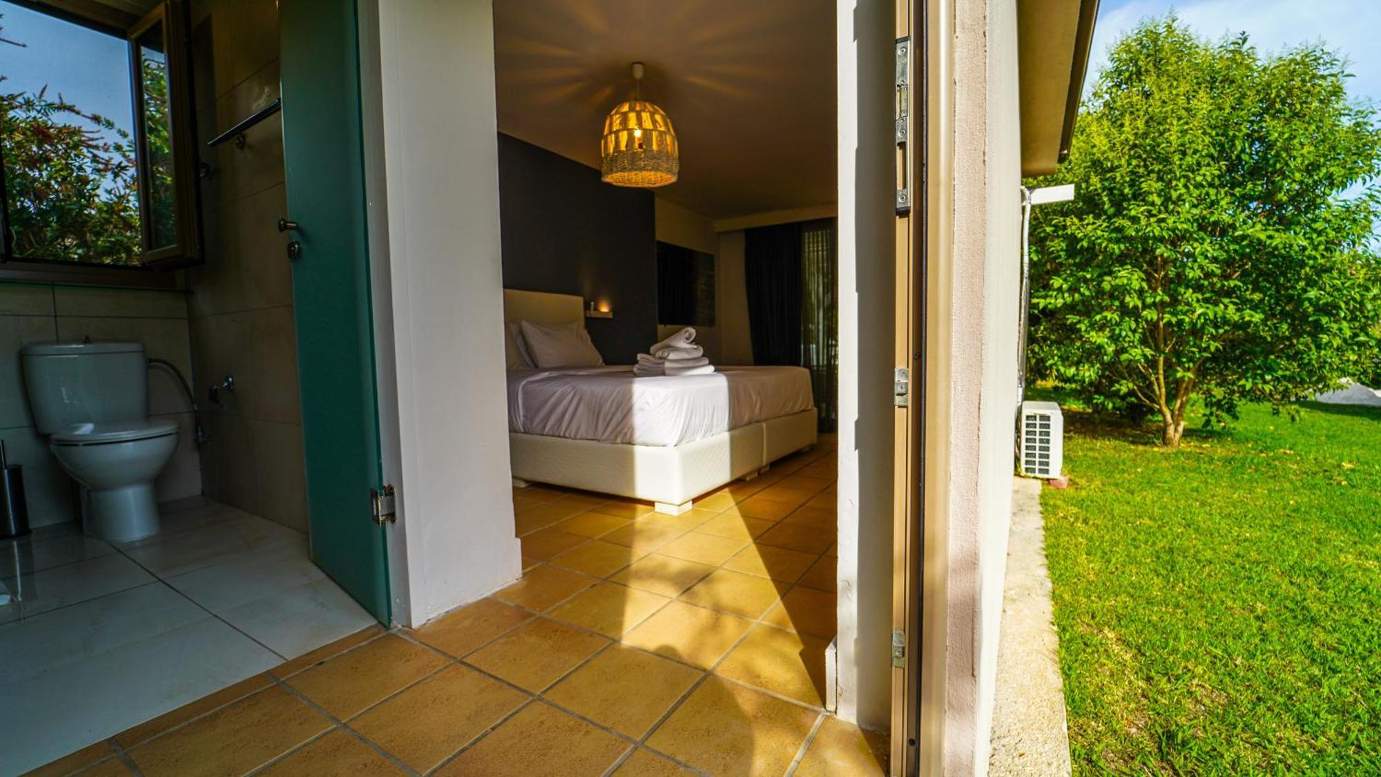 Cape North West Guest house Parga