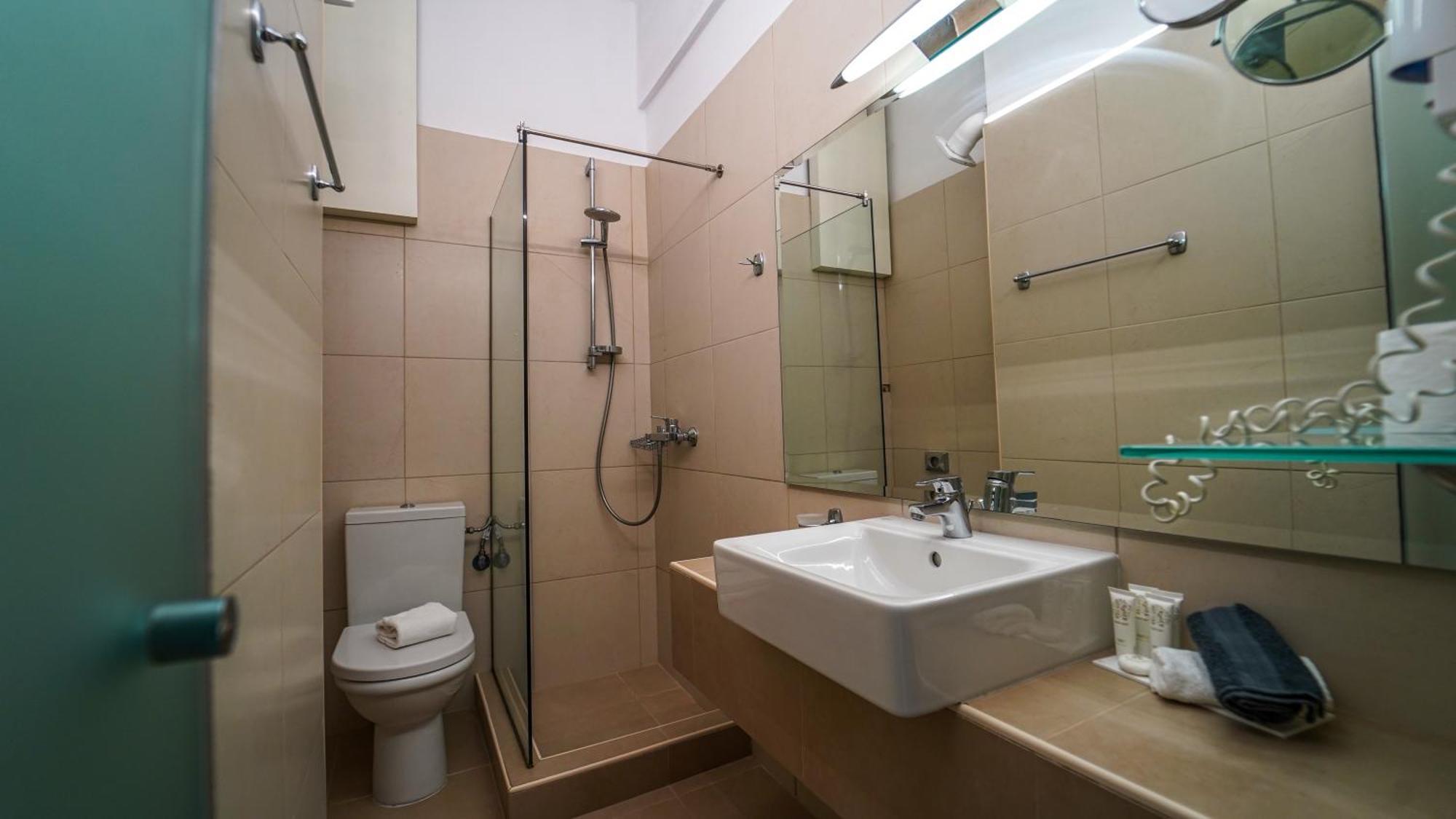 Cape North West Guest house Parga