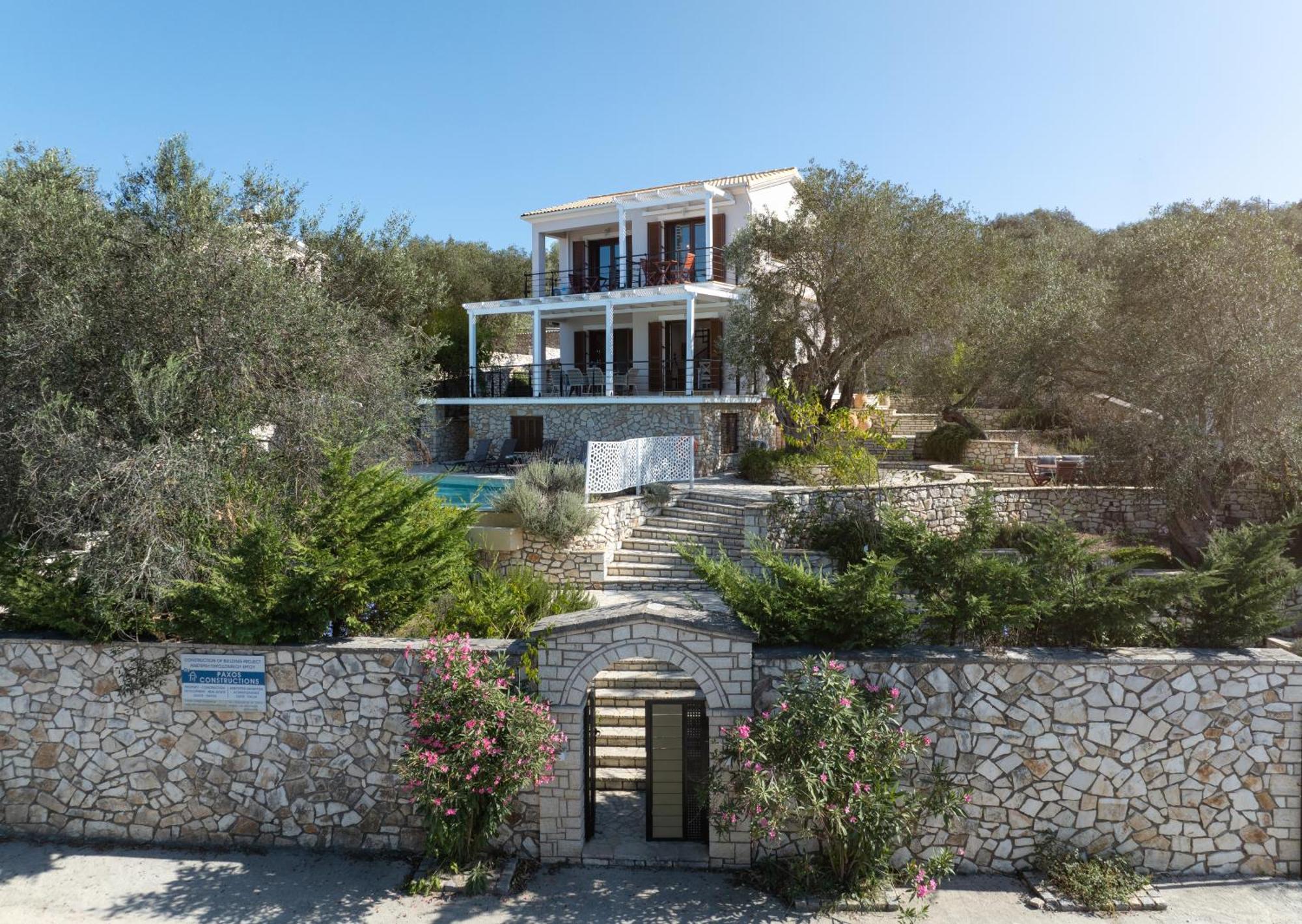 Bougarini Haven Family Rock Pool Oasis Villa *