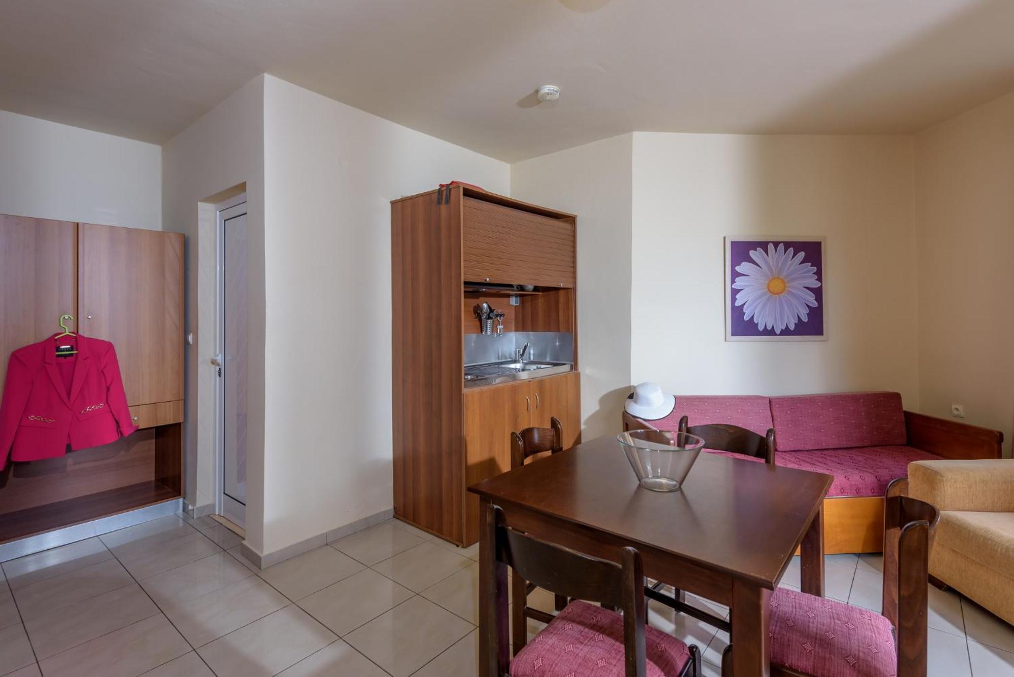 Eurohotel Theo 4* Agia Marina (Crete)