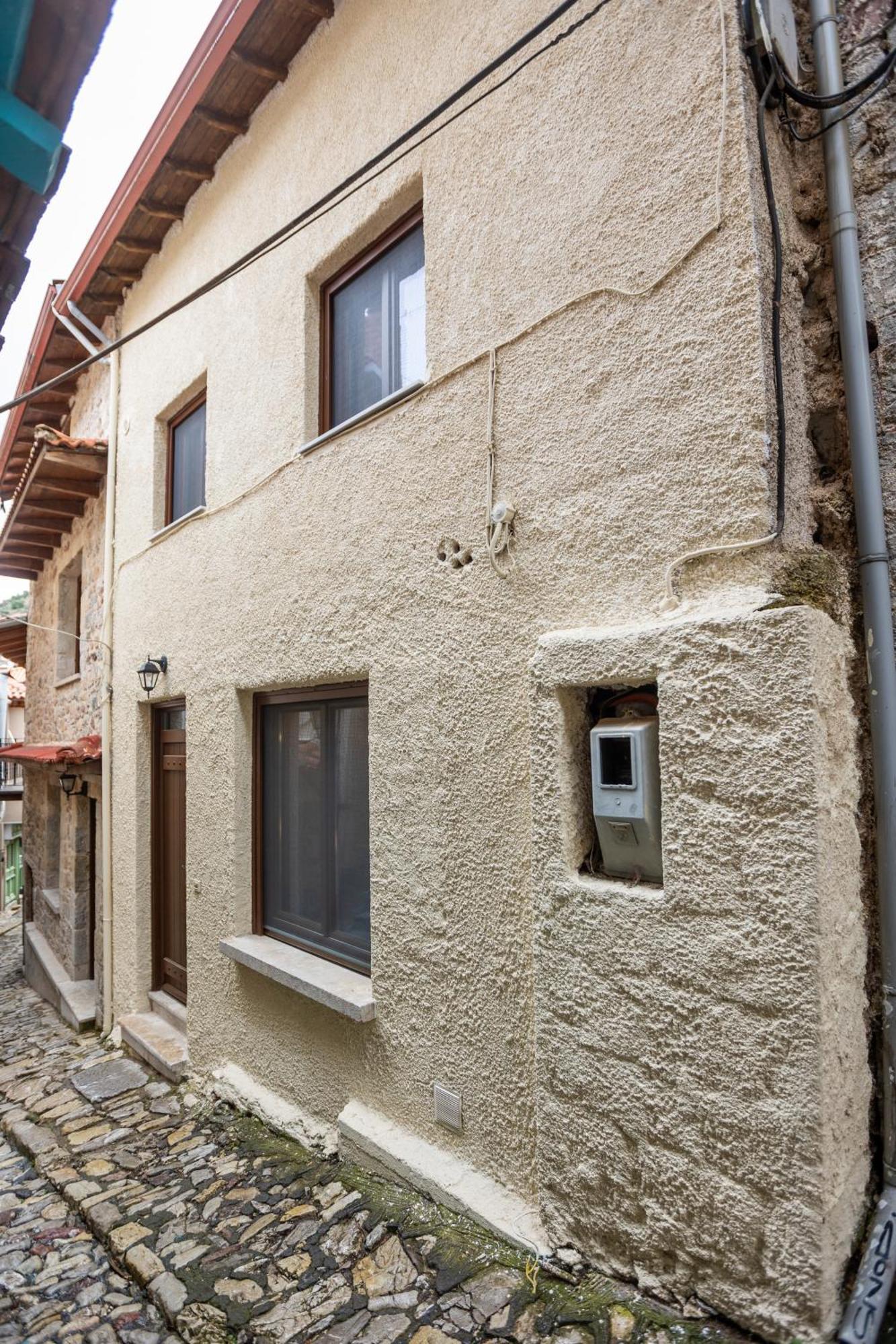 Lousios Guest house *