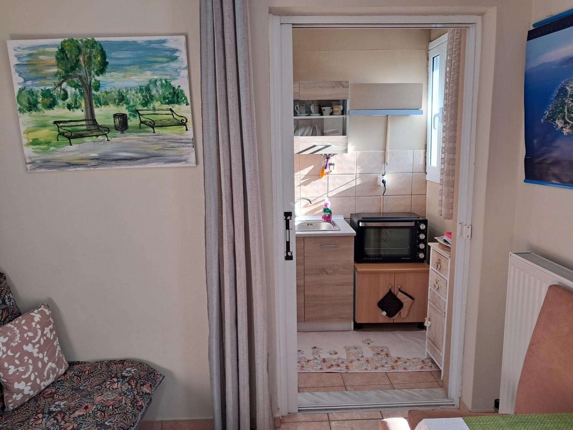 Apartment Floor On Villa, 3' From Center, By The Sea! Host Is Efi Kwsta Preveza