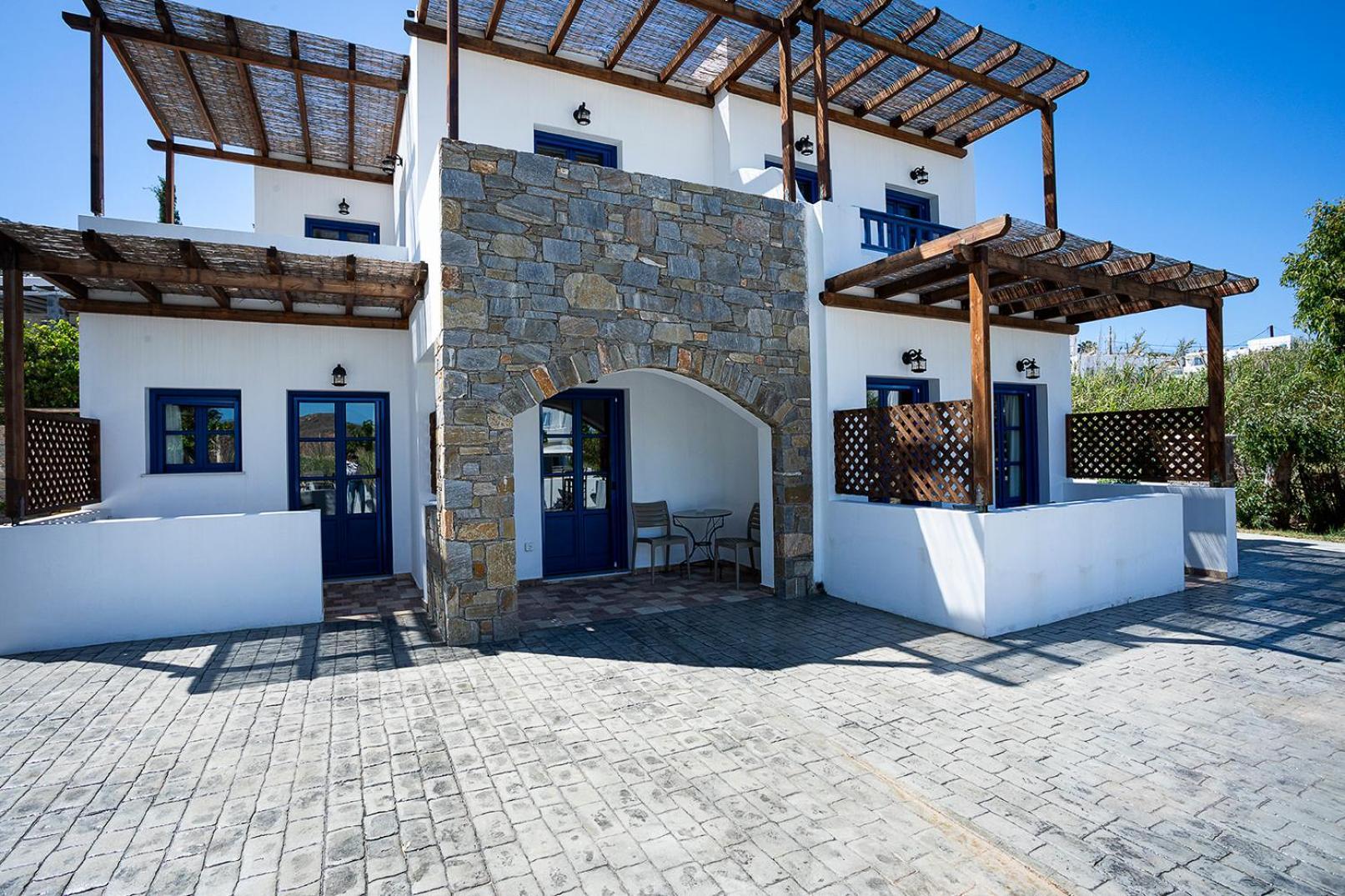 Almiriki Serifos 3*