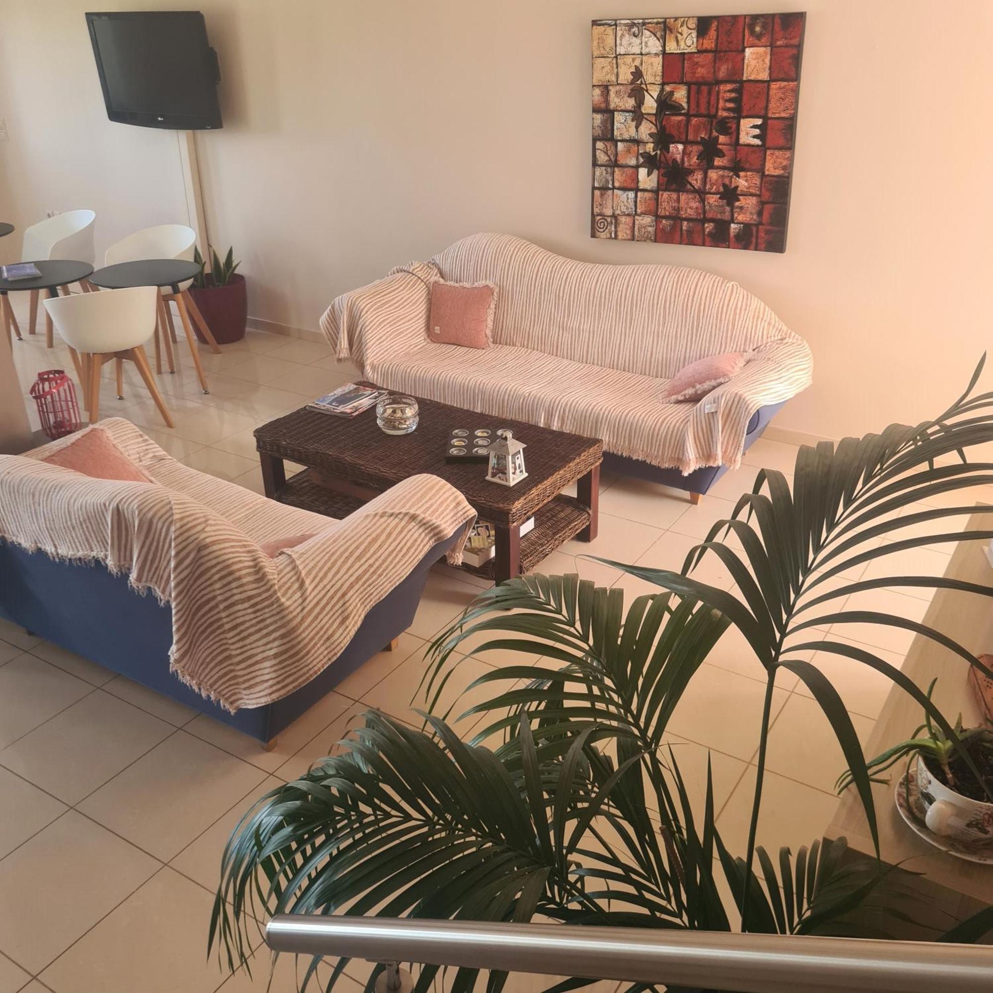 Manto Aparthotel Tiros