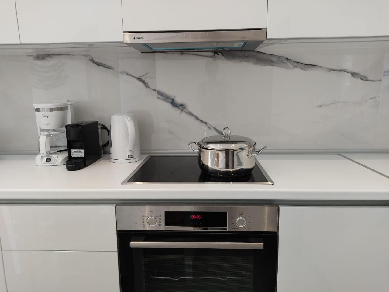 Luxury La (adults Only) Apartment *