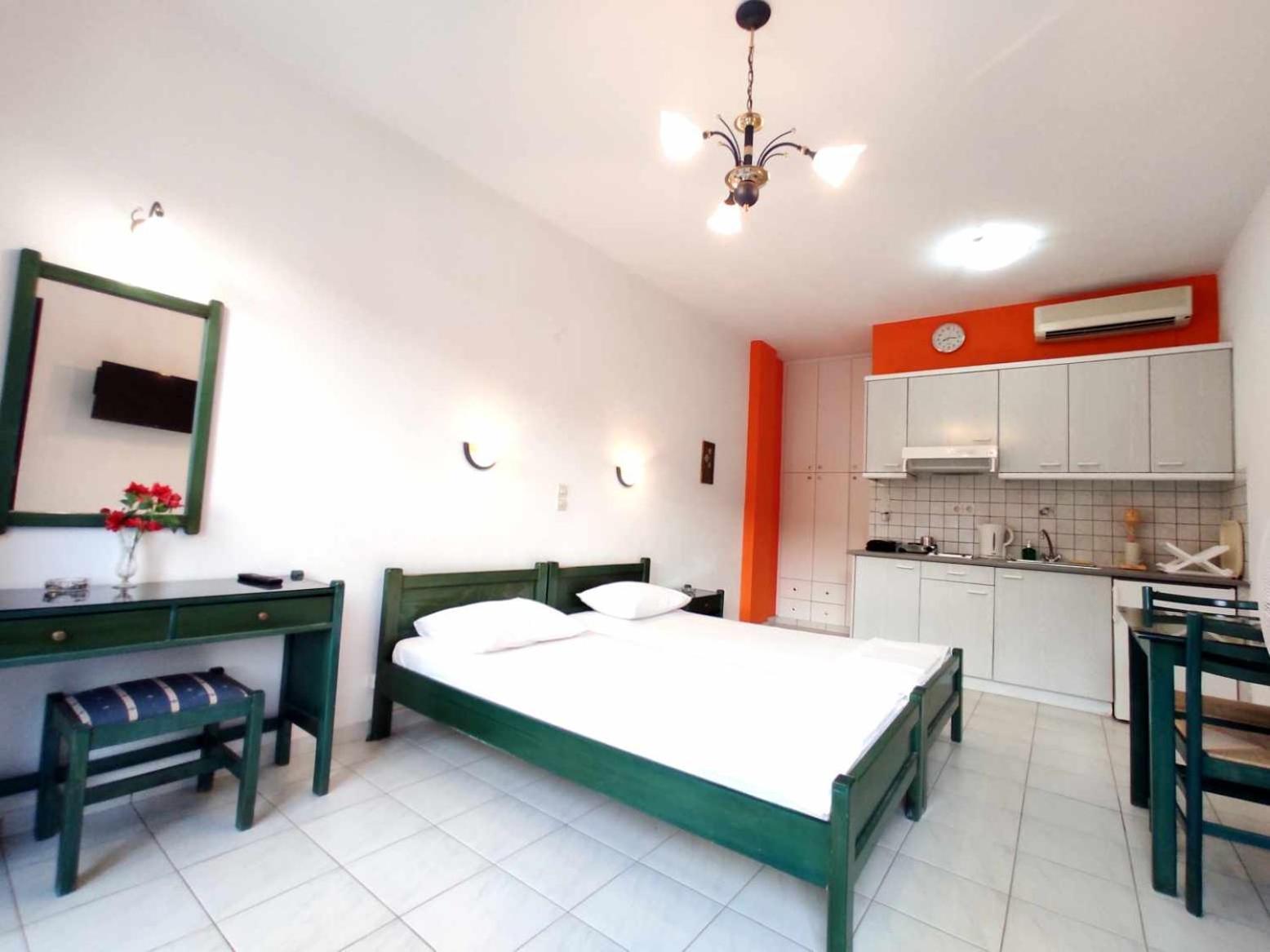 Zefiros Apartment *