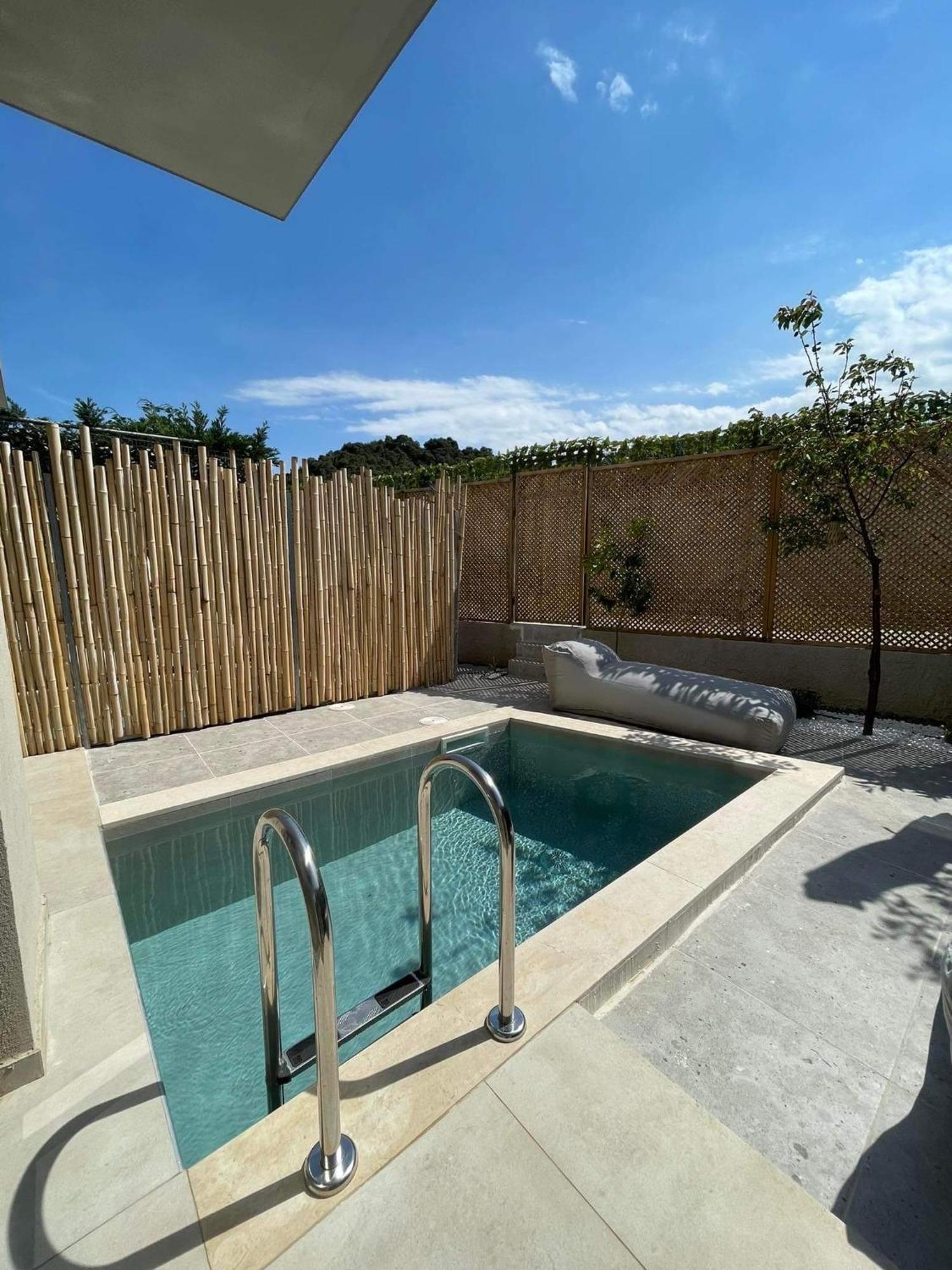 Aparthotel Theros